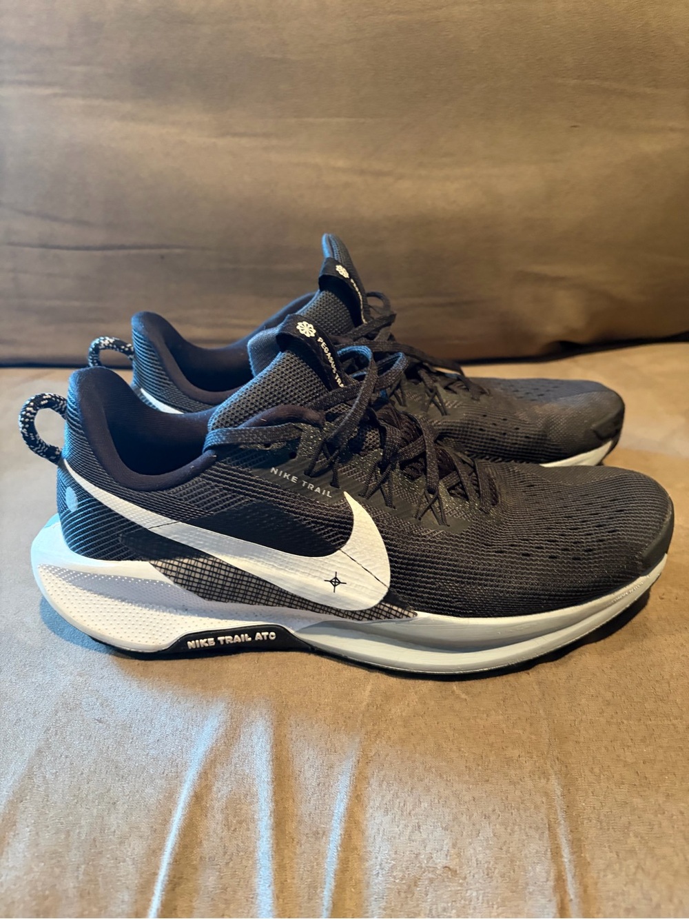 Nike Men's Pegasus Trail 5 Black and White:Grey Running Shoes - size 9.5